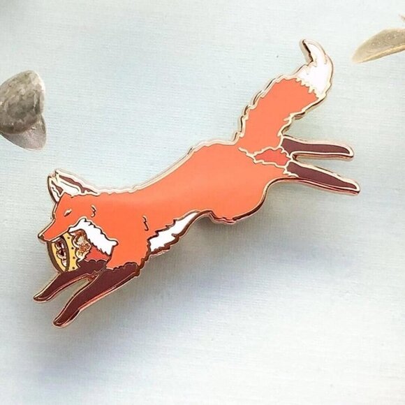 Red Fox Usurper Enamel Pin - Gold Plated Jewelry - Wildlife  & Crown‎ Brooch - Picture 2 of 9